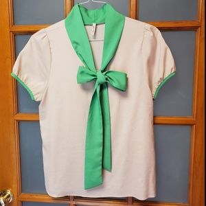 Tie front short-sleeve blouse sz. M